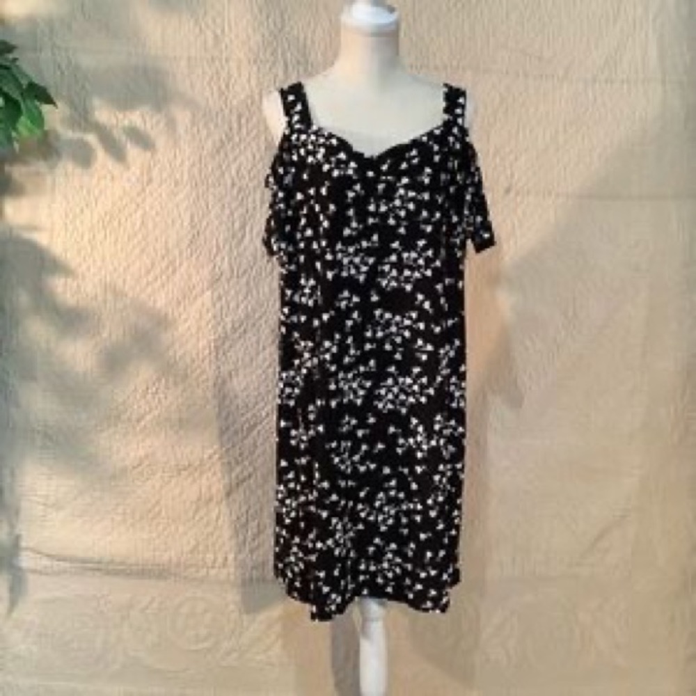 Roz and Ali formal dress with off the shoulder flutter sleeves